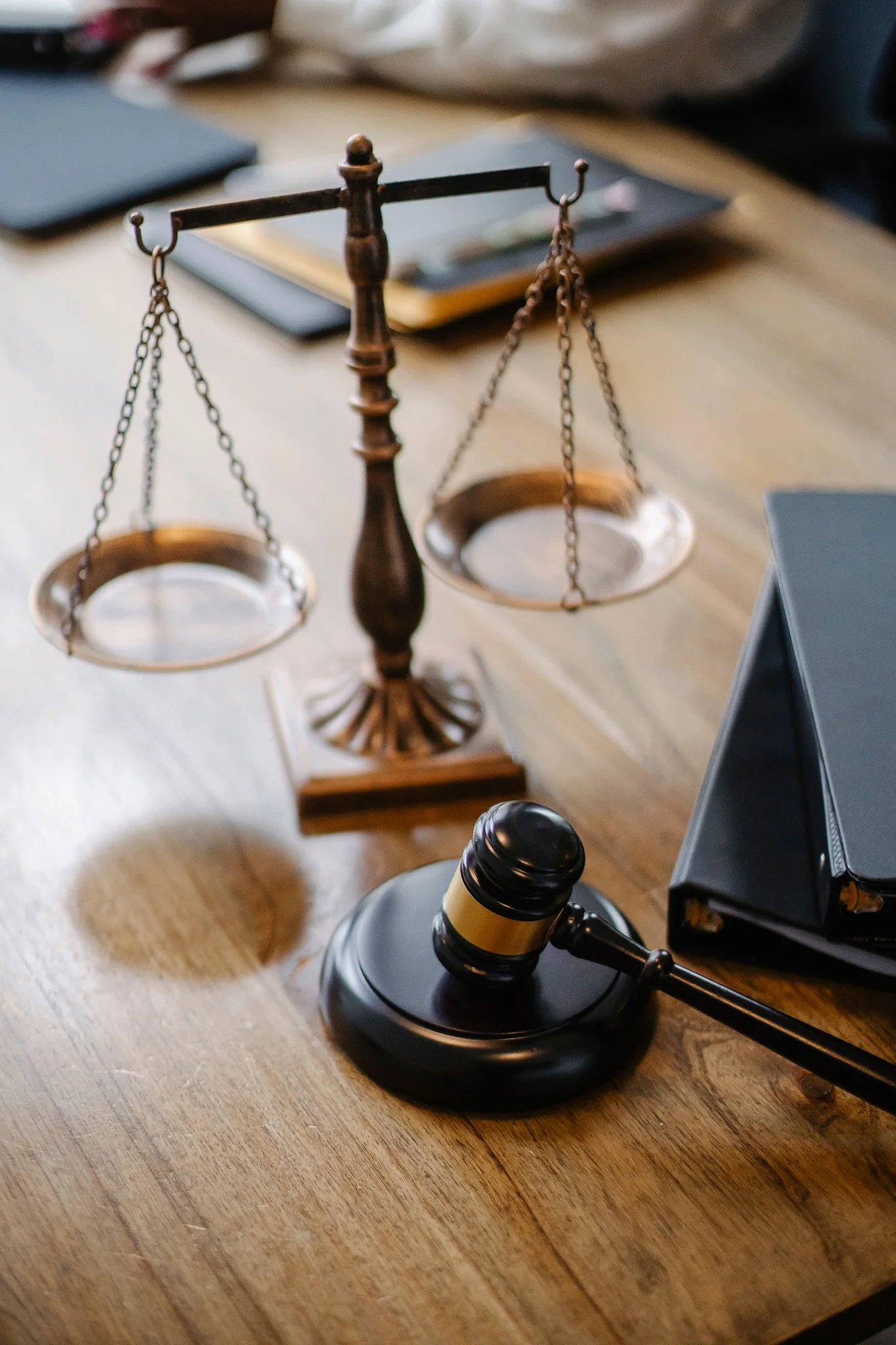 Balanza y mazo de justicia